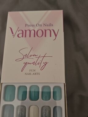 AMO Press On Nails - Pink & Cream Packaging